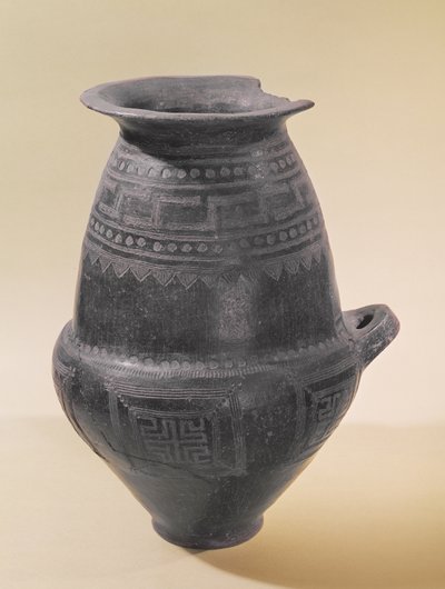 幾何学的な装飾が施されたエトルリアの火葬壺、ビジャノフ時代、紀元前8世紀（セラミック） 作： Etruscan